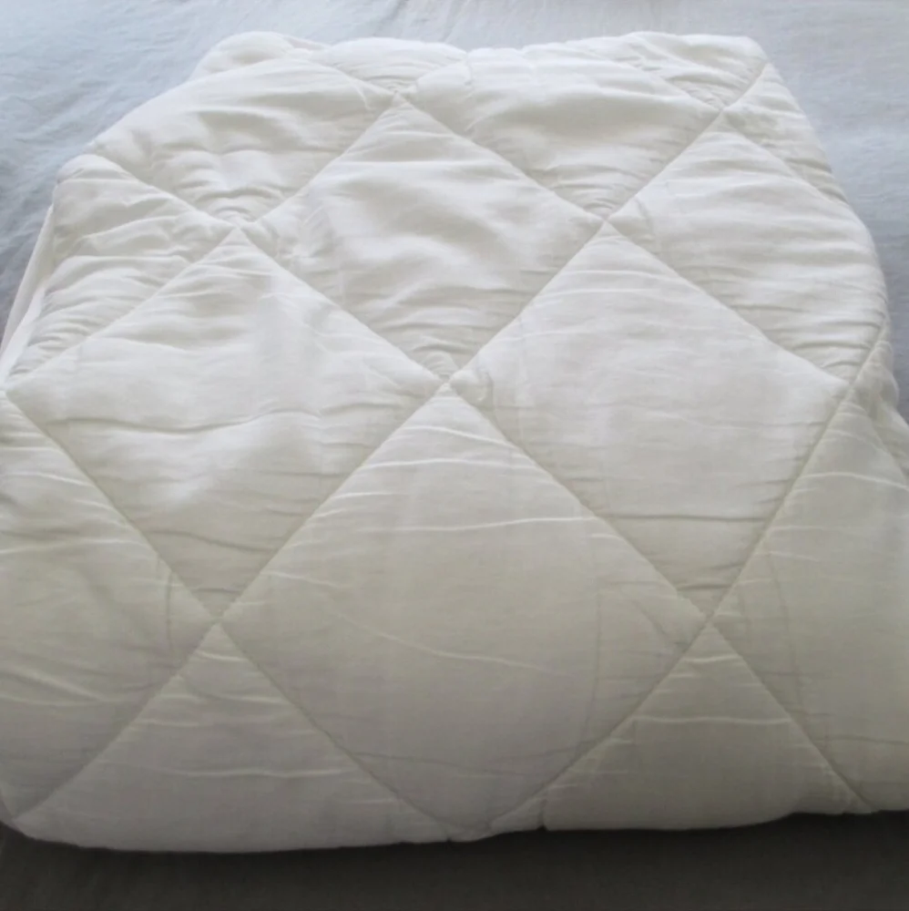 POTTERY BARN FULL QUILTED MATTRESS COVER